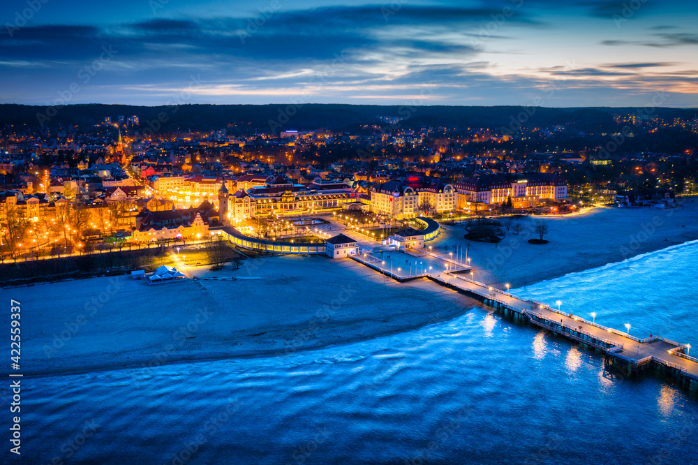 Obraz premium Beautiful pier (Molo) in Sopot by the Baltic Sea at dusk, Poland