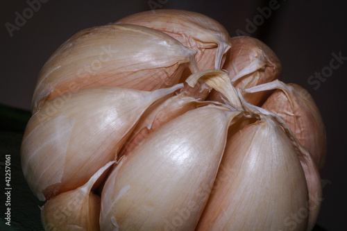 Macro shots garlic bulbs close-up picture