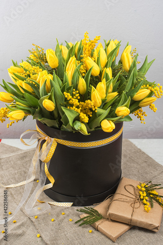 Bright spring bouquet of tu...