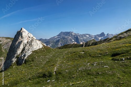 Le Grand Bec , Paysage du Massif de la Vanoise en été , à Pralognan la Vanoise , Savoie , Alpes , France photo