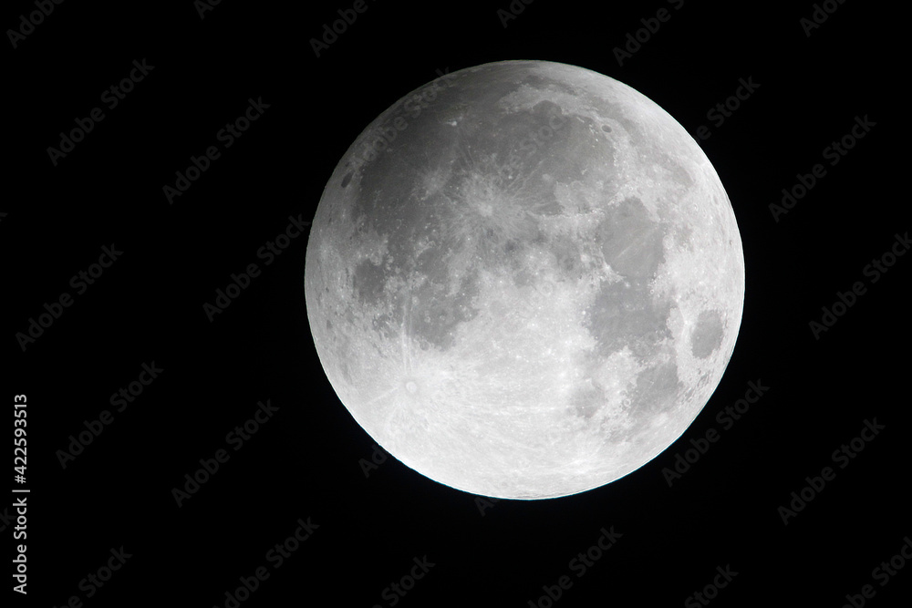 Obraz premium Full Moon at a dark Sky .