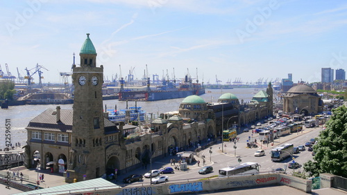 Landungsbrücken und Hafen, Hamburg photo