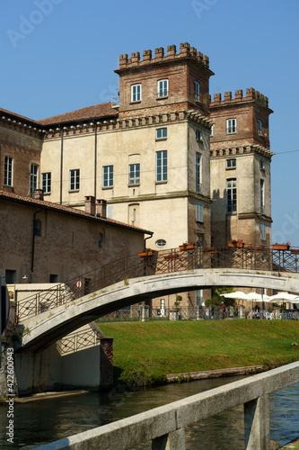 Bikeway along the Naviglio Grande, Palazzo Archinto at Robecco photo
