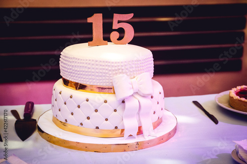 15th birthday cake and details of the decoration of the party