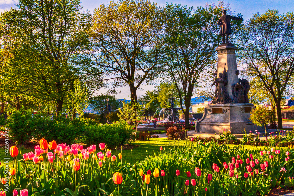 Fototapeta premium Springtime on parliament hill in Quebec