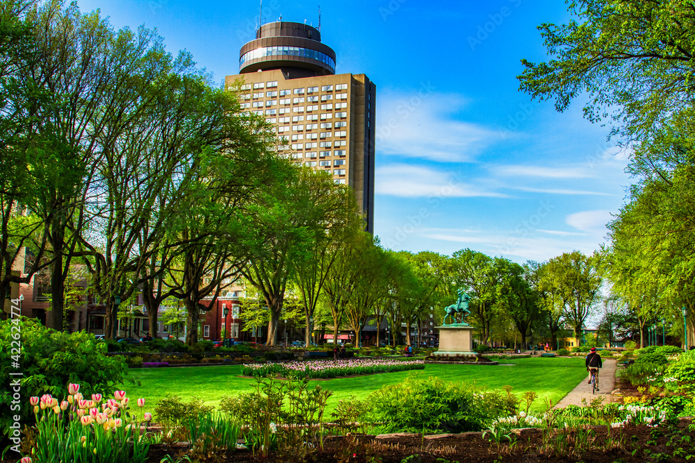 Naklejka premium Springtime in Park Jeanne d'Arc in Quebec