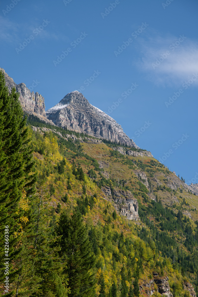 Obraz premium Scenic view of Glacier National Park