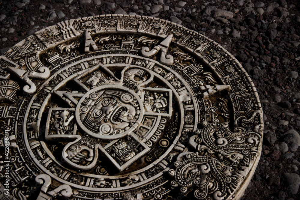 Antiguo calendario maya closeup - obrazy, fototapety, plakaty 