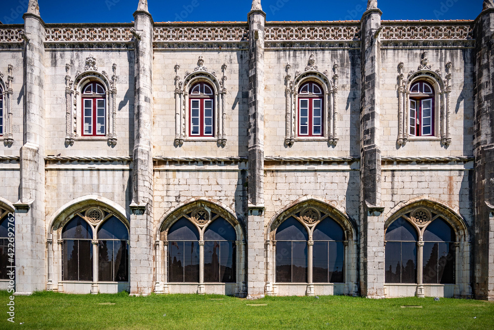 Monasterio de estilo manuelino de los Jeronimos 
 en Lisboa Portugal	