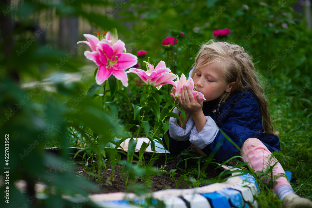 blonde girl portrait outdoor, selective focus blonde girl portrait outdoor, selective focus