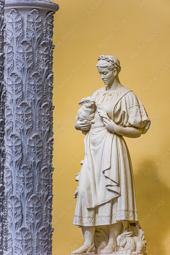 Obraz premium Pavilion 44 rabbit Breeding-figures of girls holding rabbits, sculptors N. I. Rozov and E. S. Snegir at VDNH in Moscow.