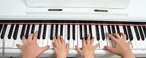 hand playing piano