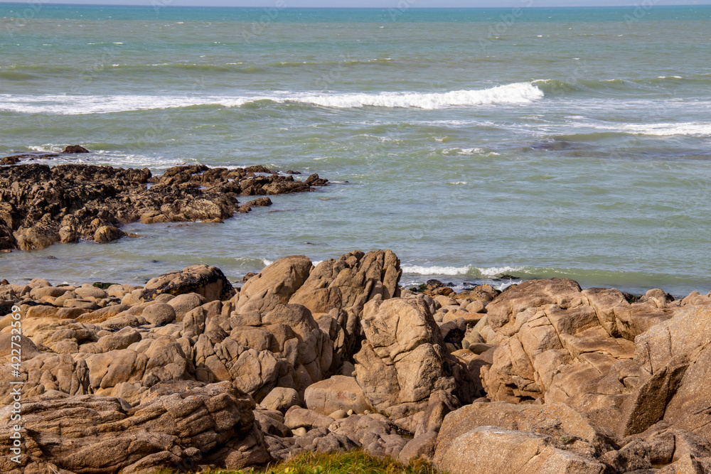 Plomeur. La côte rocheuse à la Pointe de la Torche. Finistère. Bretagne Plomeur. La côte rocheuse à la Pointe de la Torche. Finistère. Bretagne