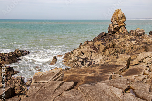 Plomeur. La côte rocheuse à la Pointe de la Torche. Finistère. Bretagne