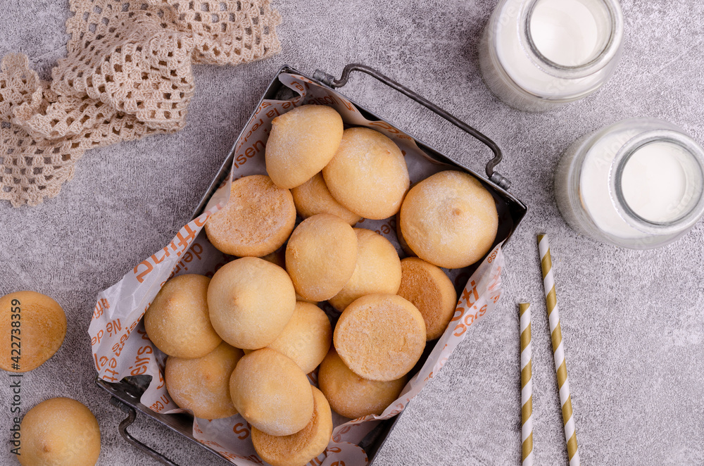 Sponge cookies with filling