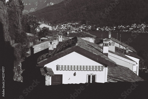 Wallpaper Mural houses in the mountains Torontodigital.ca