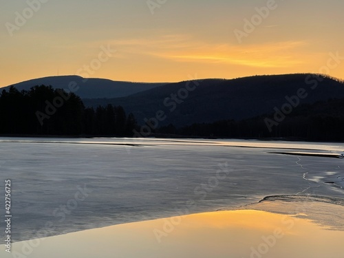 Fototapeta Naklejka Na Ścianę i Meble -  Sunrise reflection over a lake