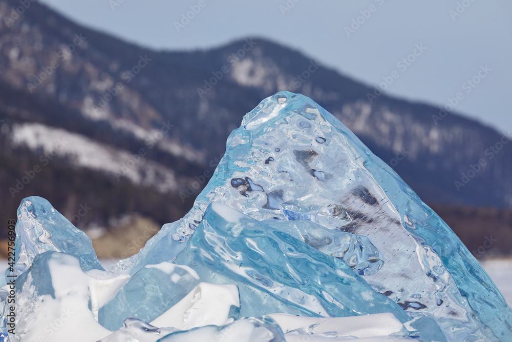 A large transparent ice floe stands vertically on Lake Baikal - obrazy, fototapety, plakaty 