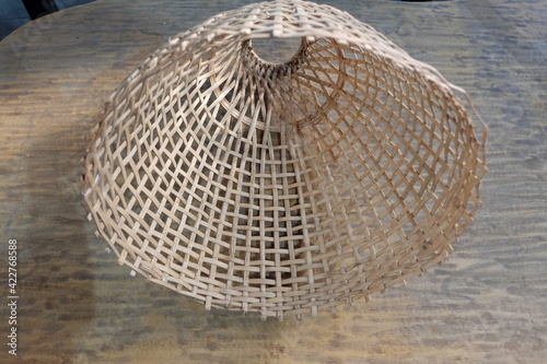 A device for holding fish, shrimp, shellfish with lid, local wisdom from Thai bamboo. Used when going out for fish