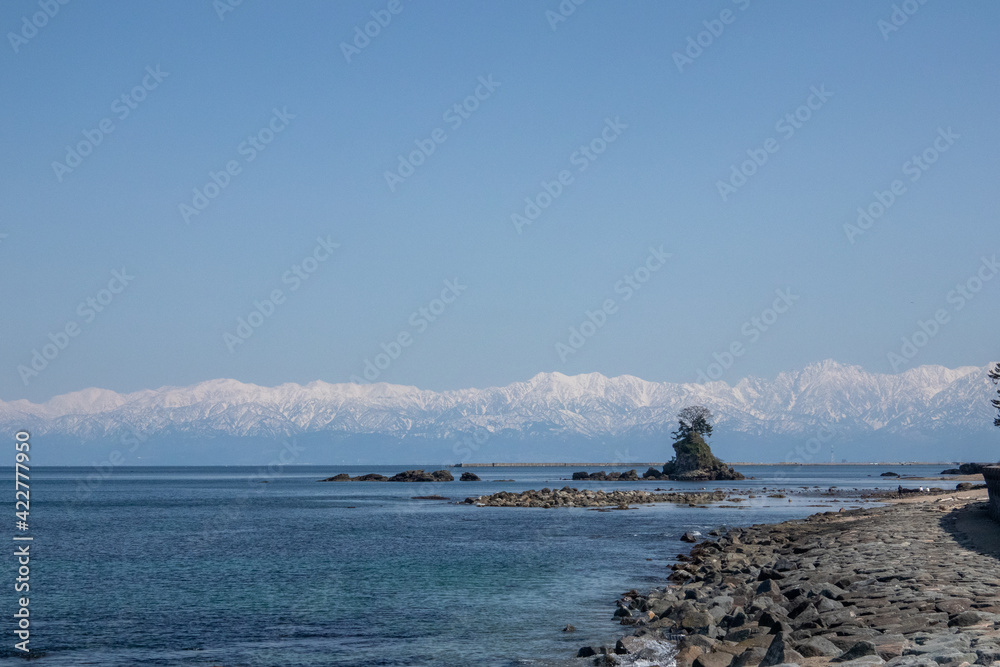 富山　雨晴海岸　Japanese beautiful beach called 