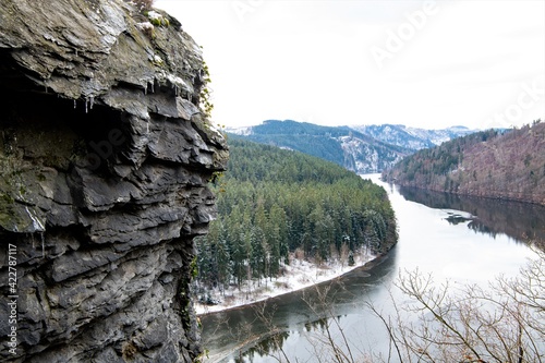 Hoch über der Saale - Blick von der Teufelskanzel auf die gestaute Saale im Winter photo