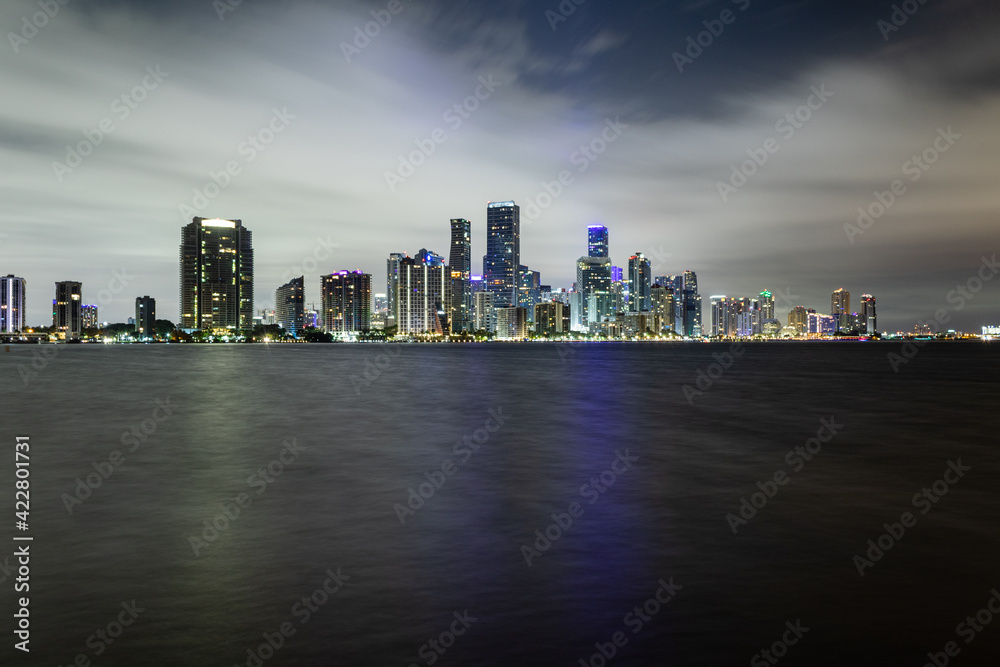 Fototapeta premium city skyline at night