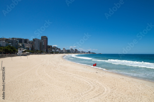 Ipanema Beach deserted during the quarantine during Covid-19 Coronavirus outbreak © André Luiz Moreira