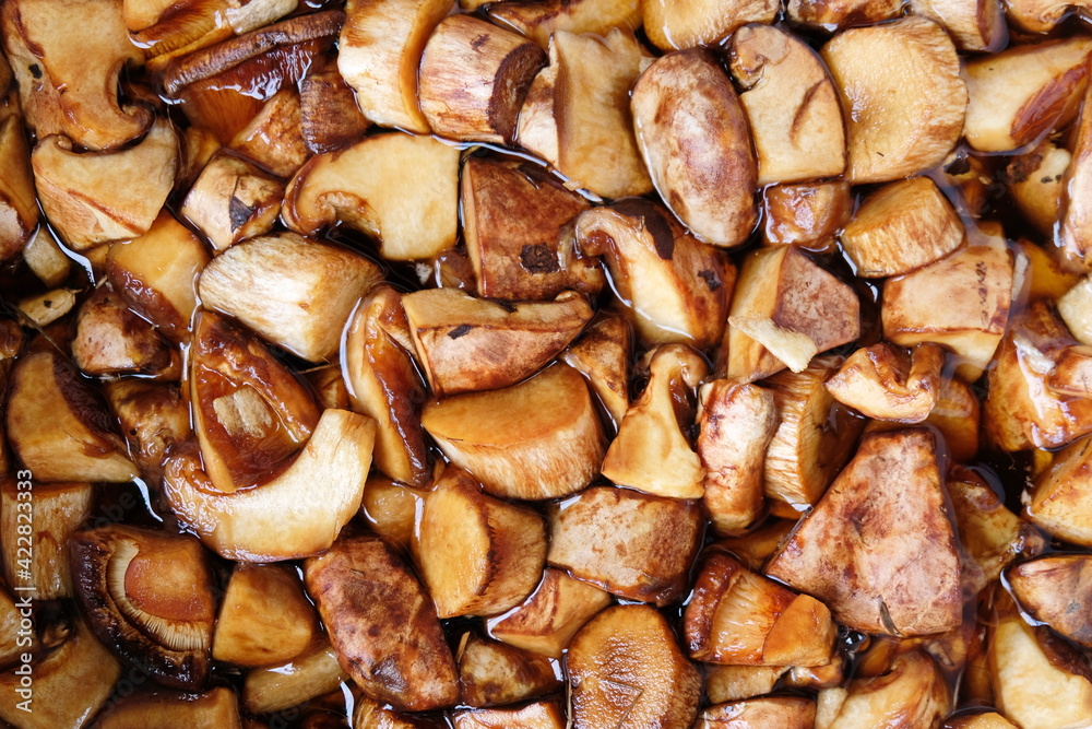 Cleaned and sliced the mushrooms are in the water. Summer and autumn seasons. Detox, fitness, cleansing, vegetable protein. Useful product. Top view. Cleaned and sliced the mushrooms are in the water. Summer and autumn seasons. Detox, fitness, cleansing, vegetable protein. Useful product. Top view.