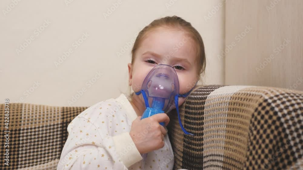 Treatment of a child at home for the flu and colds of the lungs. Kid