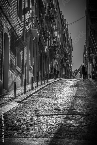 Vista de las antiguas y monumentales calles de ciudad del viejo Lisboa 