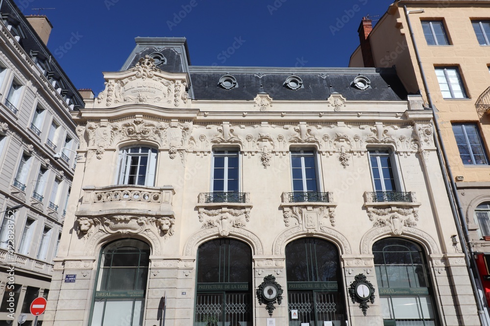 Façade d'un immeuble à l'architecture typique de Saint Etienne, ville de Saint Etienne, département de la Loire, France