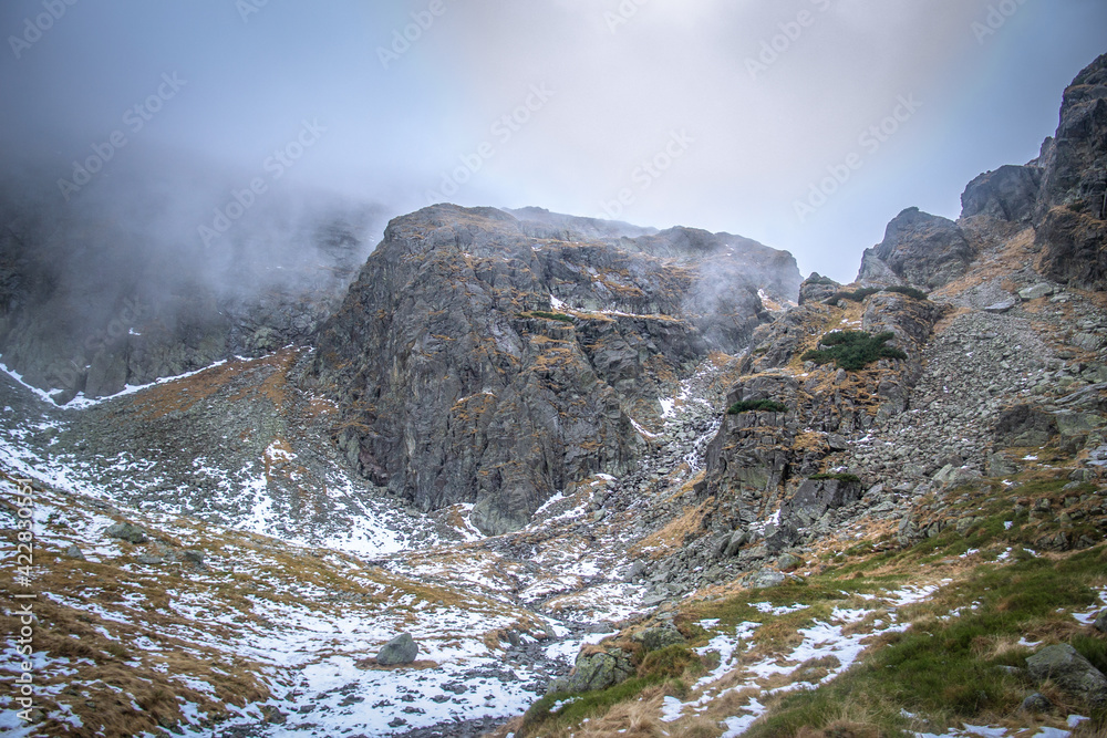Szlak na Zawrat, Tatry