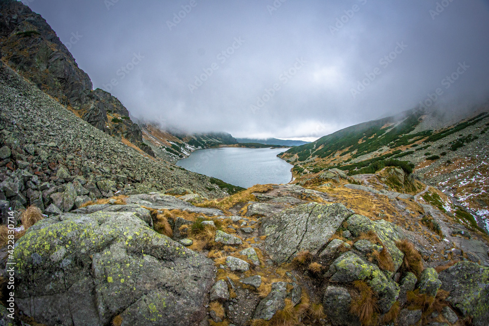 Czarny Staw Gąsienicowy ze szlaku na Zawrat, Tatry