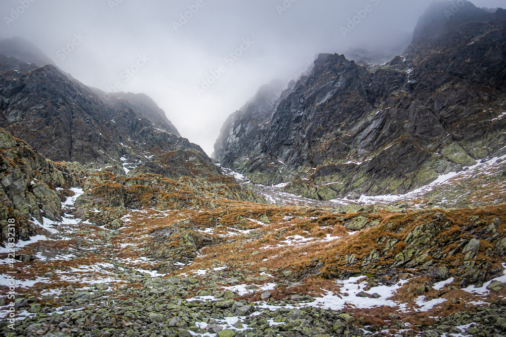 Przełęcz Zawrat, Tatry