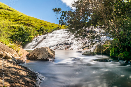 Fototapeta Naklejka Na Ścianę i Meble -  Cachoeira em longa exposição em Gonçalves