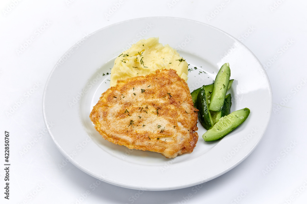 chicken with mashed potato and vegetables