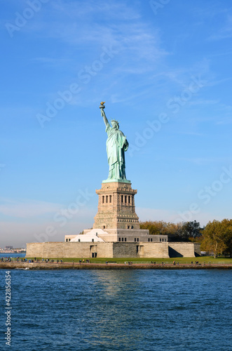 New York, Statue Liberté entière © Loulou & Lily