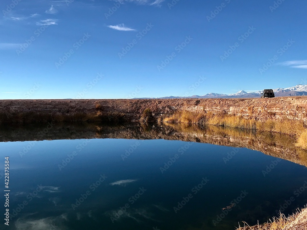 La naturaleza refleja su magnitud y poder. La naturaleza refleja su magnitud y poder.