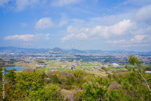 春の里山　香川県三木町からさぬき市方面にかけて撮影 © KOZO