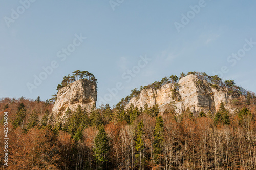 Belchen, Bölchen, Chilchzimmersattel, Ankenballen, Steinenberg, Geissflue, Wanderweg, Felsgipfel, Läufelfingen, Jura, Baselland, Herbst, Schweiz © bill_17