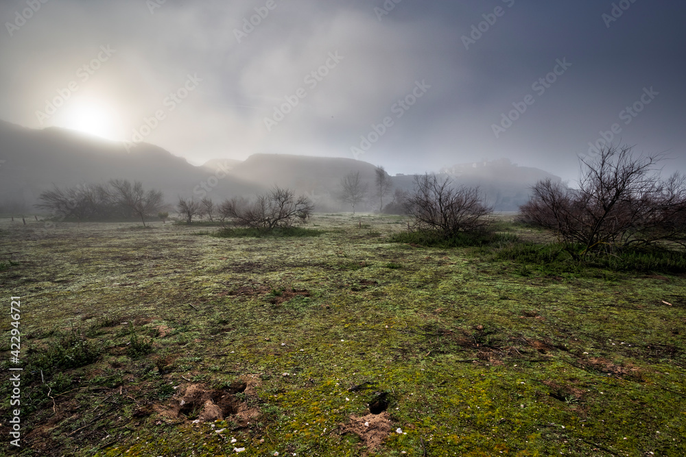 Fototapeta premium sol, niebla y riscos. Madrid. España. Europa.