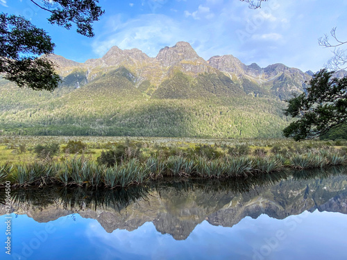 See mit Spiegelung, Spiegelsee, ‎⁨Fiordland National Park⁩, ⁨Southland⁩, ⁨Neuseeland⁩