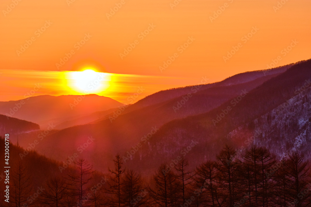 Obraz premium Sunset among the mountains on the road Lidoga-Vanino Khabarovsk territory.
