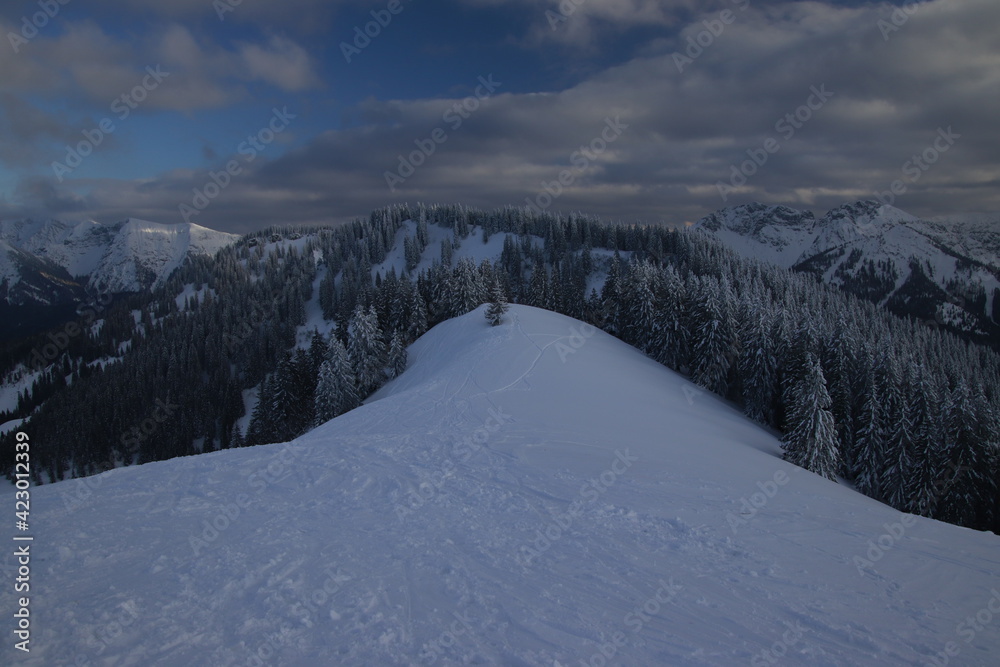 Obraz premium Traumhafter Winter ist zurück im Mangfallgebirge