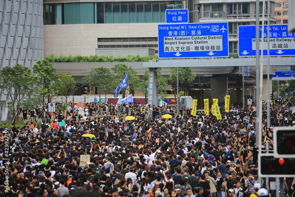 crowd of people in hong kong, protesters in 2019, kowloon