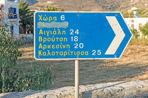 Fototapeta Naklejka Na Ścianę i Meble -  Strasseschild auf der Insel Amorgos, Kykladen, Griechenland