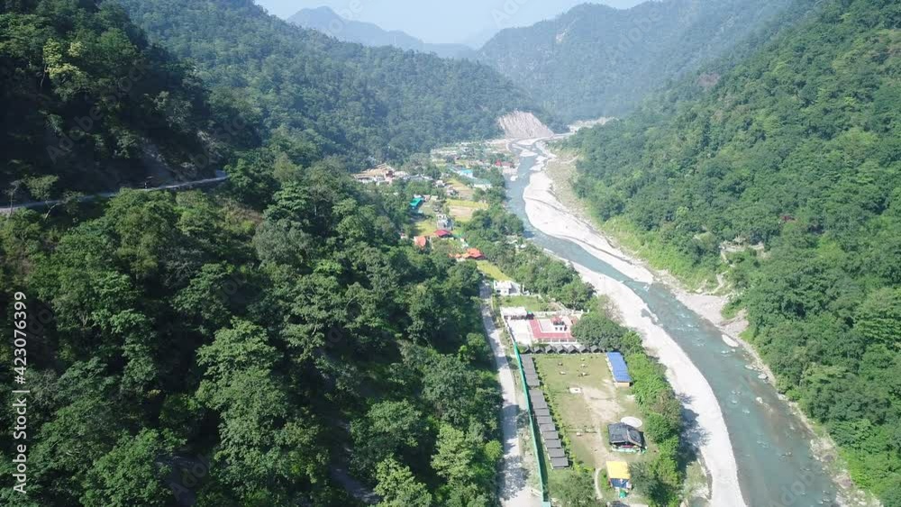 Le fleuve du Gange près de Rishikesh état de l'Uttarakhand en Inde vue du ciel Le fleuve du Gange près de Rishikesh état de l'Uttarakhand en Inde vue du ciel