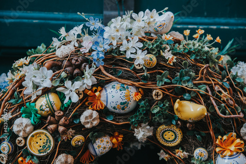 Photography Beautiful wreath decoration for Easter with spring flowers and colorful eggs