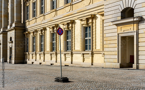 Fassade und Wappen am neuen Stadtschloss in Berlin photo