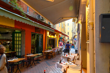 Fotobehang Nice Smalle steeg met terrasjes in Vieux Nice  © Kirk Fisher